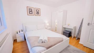 3 quartos, escrivaninha, ferros/tábuas de passar roupa, Wi-Fi