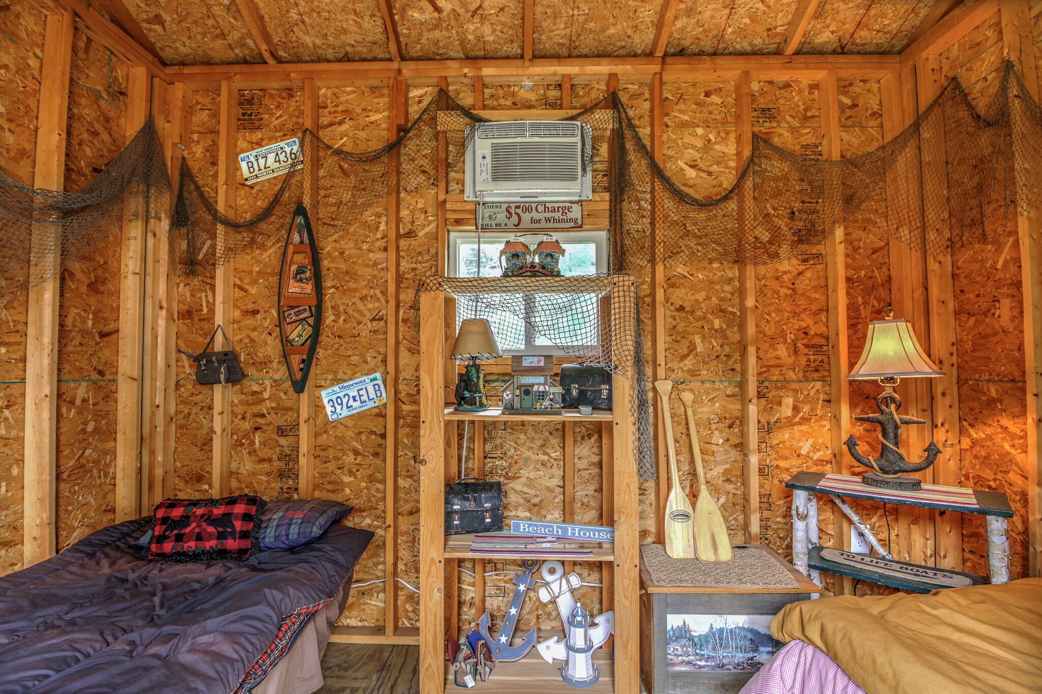 Silitysrauta/-lauta, Wi-Fi, vuodevaatteet