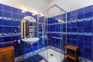 Shower, hair dryer, bidet, towels - Amazing Apartment Trastevere (Roma)