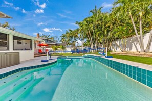 A heated pool - Luxury 5 BR Heated Pool House | 5 Min to Beaches! (Seminole)