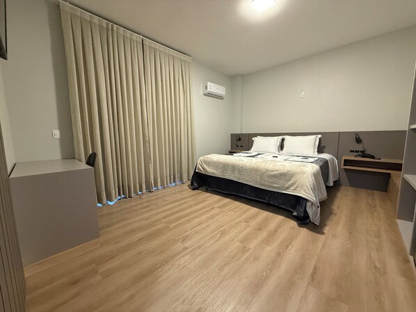 Escriptori i espai de treball apte per a portàtils 