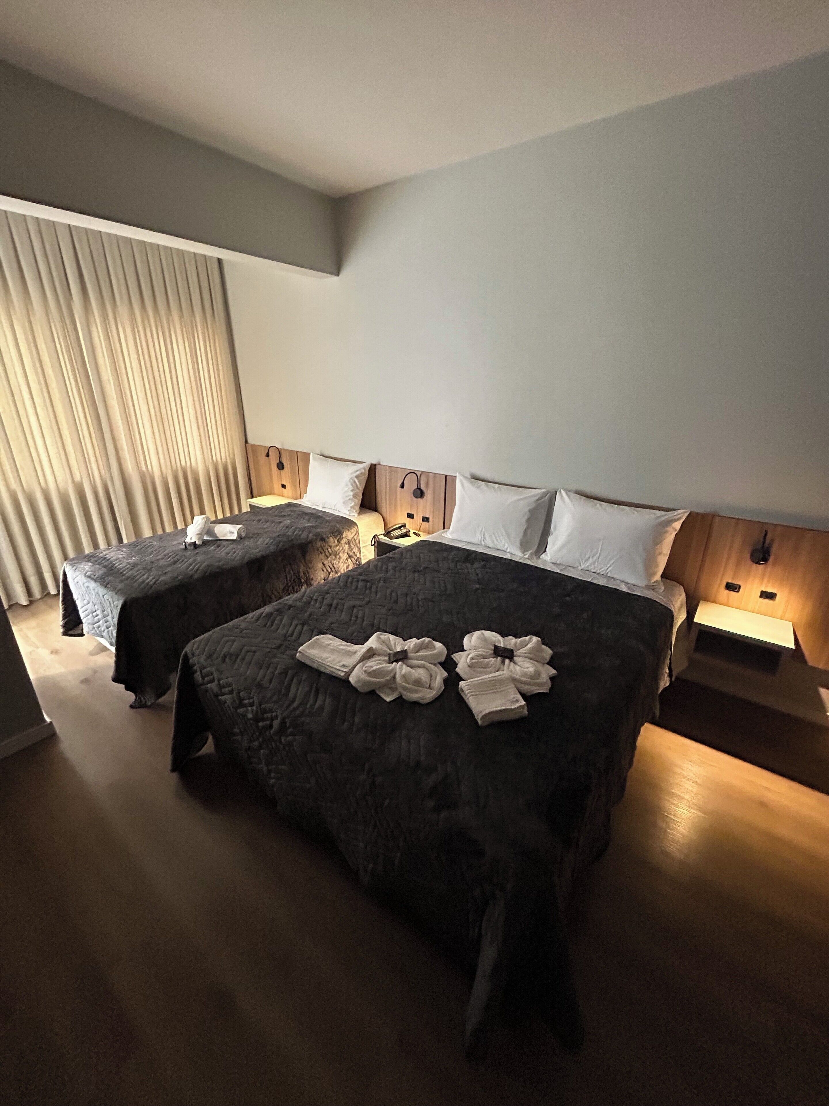 ファミリー ダブルルーム | ミニバー、デスク、ノートパソコン用作業スペース、アイロン / アイロン台