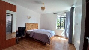 6 bedrooms, iron/ironing board, free WiFi, bed sheets