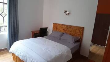 6 bedrooms, iron/ironing board, free WiFi, bed sheets