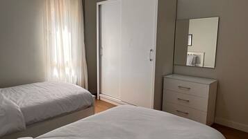 Iron/ironing board, WiFi