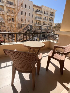 تناول الطعام بالخارج