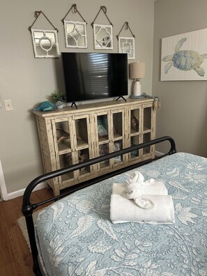 2 bedrooms, iron/ironing board, free WiFi, bed sheets