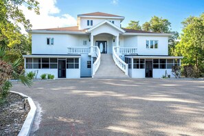 Exterior - Peaceful Island Retreat w/ Private Patio + Parking (Leeward Settlement)