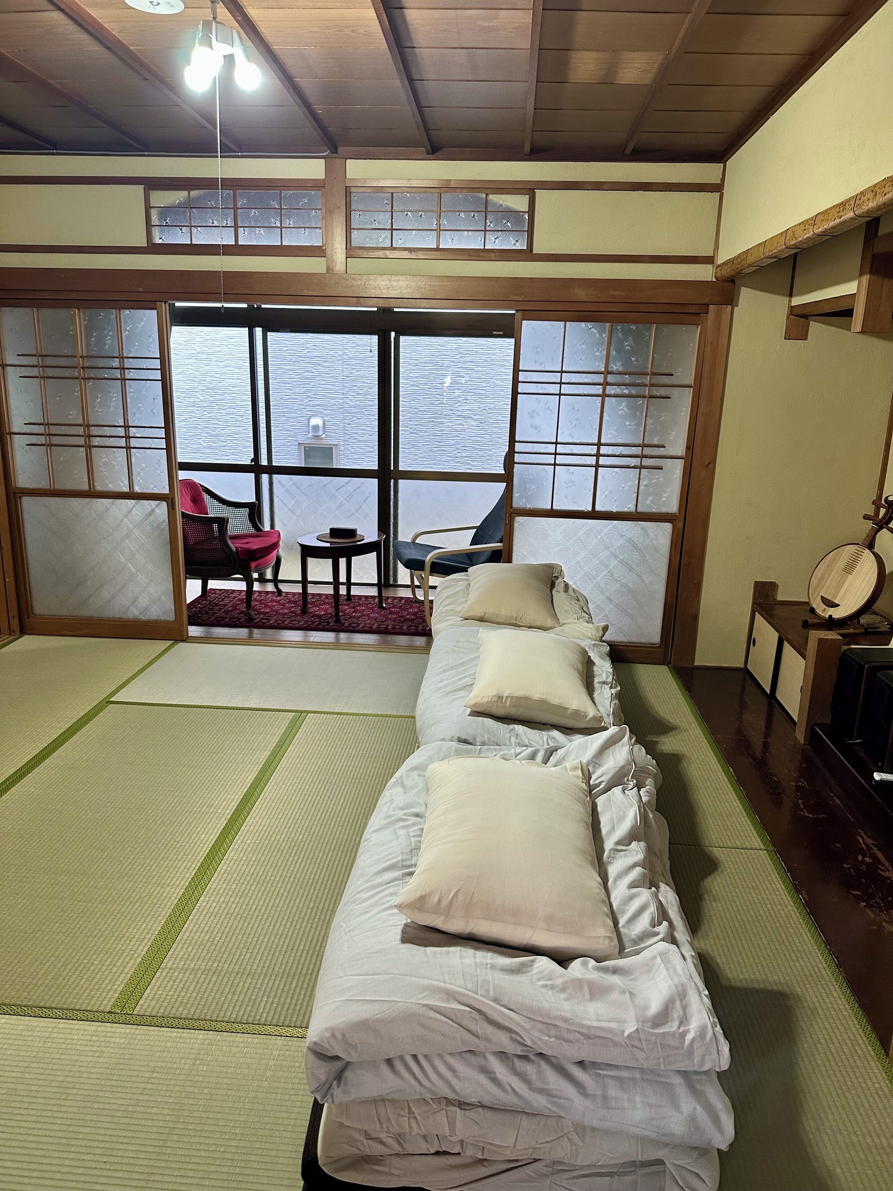 2 室のベッドルーム、WiFi (無料)、ベッドシーツ