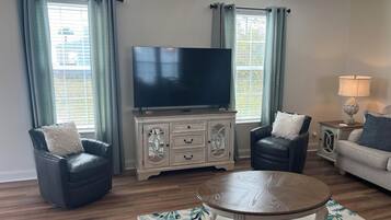 ํ์ฐ์ค | ๊ฑฐ์ค ๊ณต๊ฐ | ๋์งํธ ์ฑ๋ ์์ฒญ์ด ๊ฐ๋ฅํ 60์ธ์น ์ค๋งํธ TV