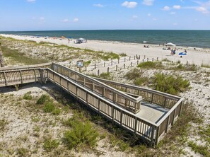 In Strandnähe, weißer Sandstrand