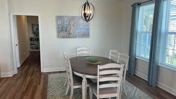 ํ์ฐ์ค | ๊ฐ์ค ๋ด ์์ฌ ๊ณต๊ฐ