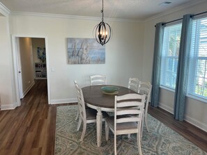 House | In-room dining