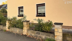 A building with three windows, stone pillars, and a stone wall. - Quiet & close to the city (Chemnitz)