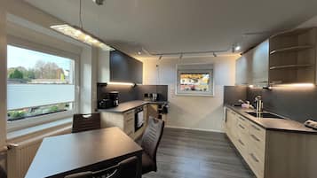 Mikrowelle, Herdplatte, Geschirrspüler