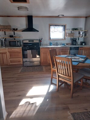 Mikrowelle, Ofen, Herdplatte, Geschirrspüler