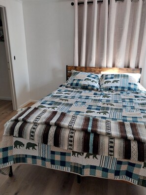 Planxa i posts de planxar i roba de llit