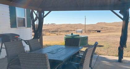 Nice 2-bedroom house in Kaycee explore the west and the big horn mountains.