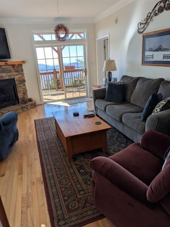 Smart TV, fireplace - KLTD1 Discounted Concert Packages! An unforgettable mountain getaway! (Beech Mountain)