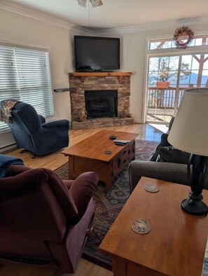 Smart TV, fireplace - KLTD1 Discounted Concert Packages! An unforgettable mountain getaway! (Beech Mountain)