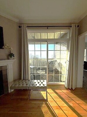 Smart-tv en een open haard