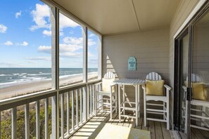Outdoor dining - Breakers C-24: Oceanfront Escape 3BR 3BA in the Heart of NC's Crystal Coast! (Pine Knoll Shores)