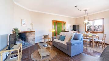 Televisie en een open haard