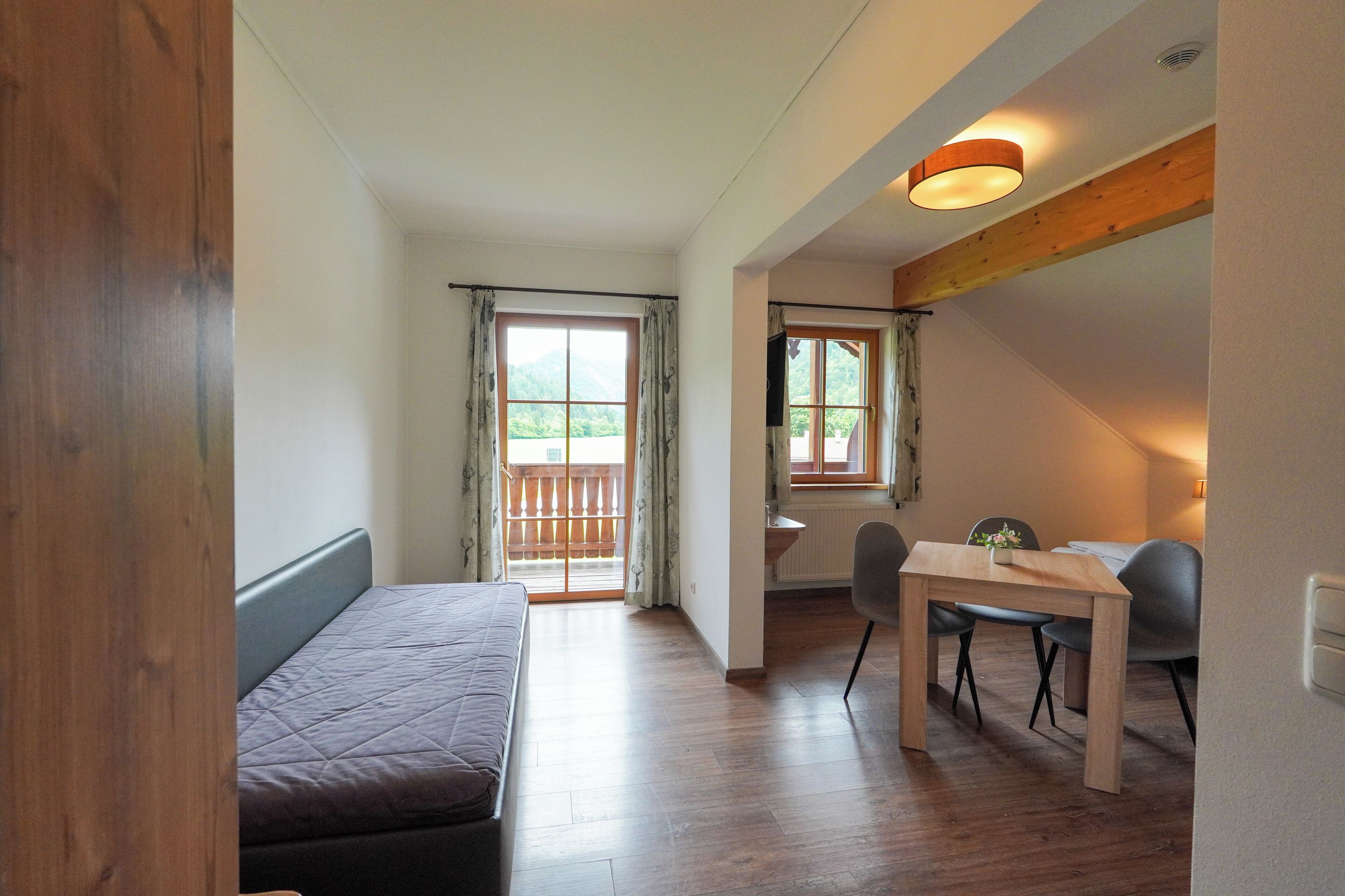 Junior-Suite, Balkon, Bergblick | Schallisolierte Zimmer, kostenloses WLAN