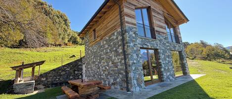 تناول الطعام بالخارج