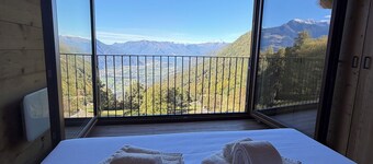 Chalet Altea View: panoramic Lake Como, 8 places, garden and barbecue.