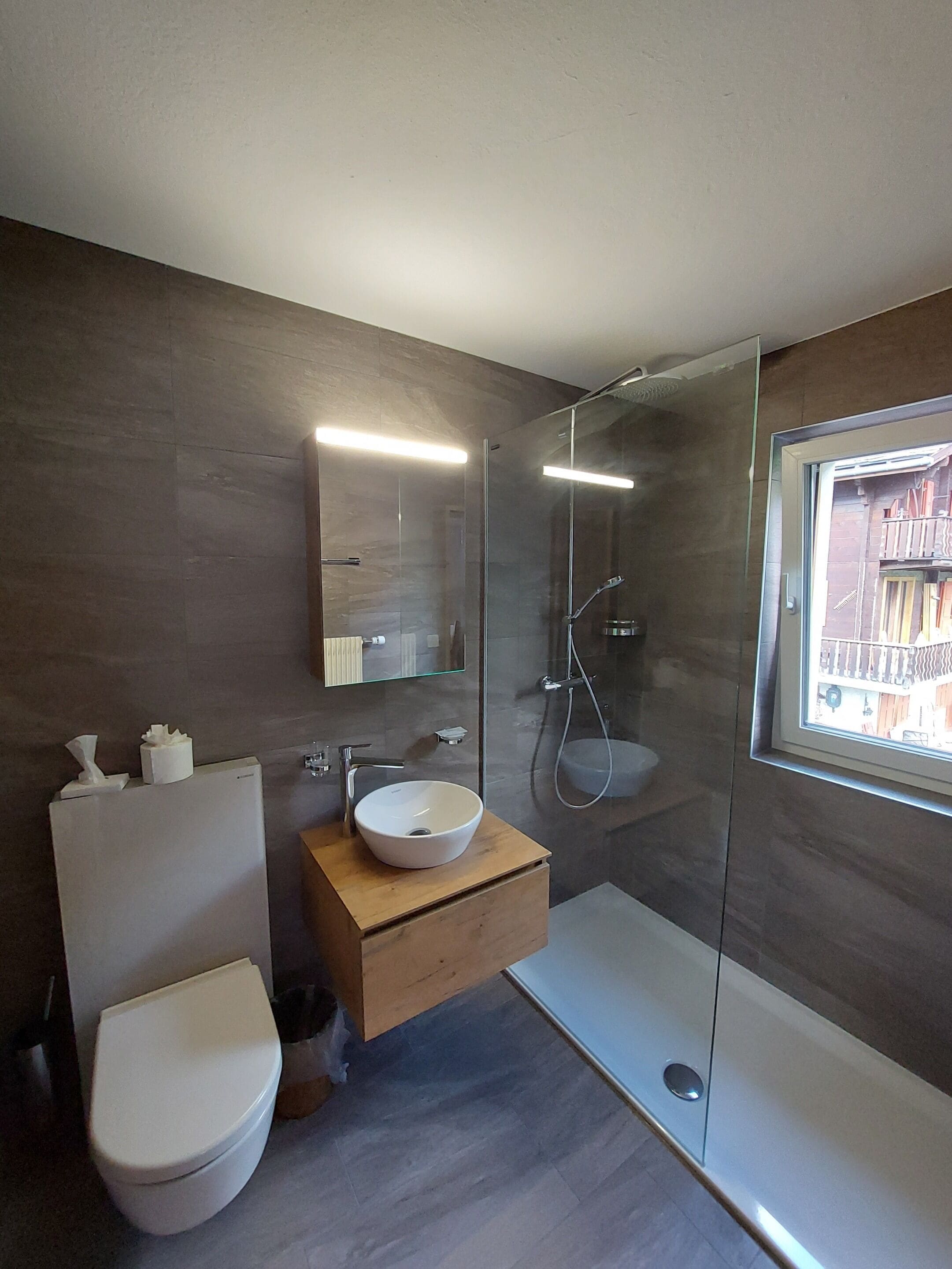 Chambre Double Deluxe, balcon, vue montagne | Salle de bain | Douche