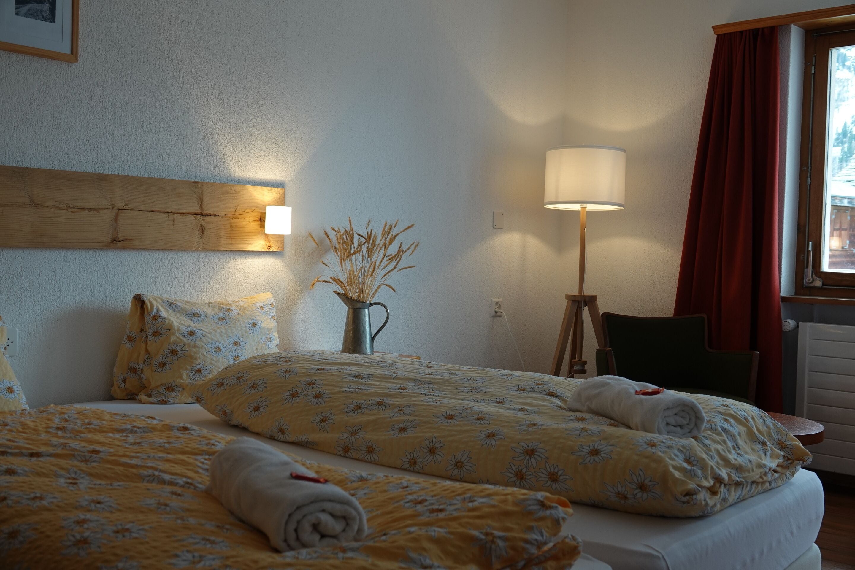 Habitación doble Confort, balcón, vista a la montaña | Servicios de la habitación