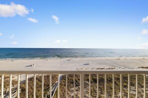 On the beach - Emerald Key 501 by Liquid Life (Orange Beach)
