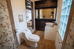 Room, 1 Bedroom, Smoking, Garden View | Bathroom