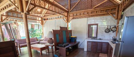 Room, 1 Bedroom, Smoking, Garden View | Living room