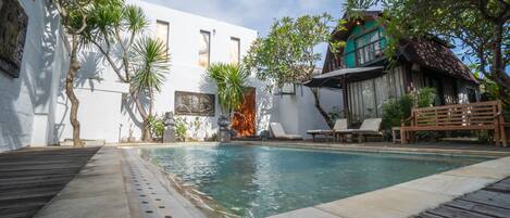 Quarto, 1 quarto, para fumantes, vista para o jardim | Piscina | Piscina externa