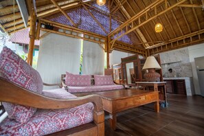 Room, 1 Bedroom, Smoking, Garden View | Living room