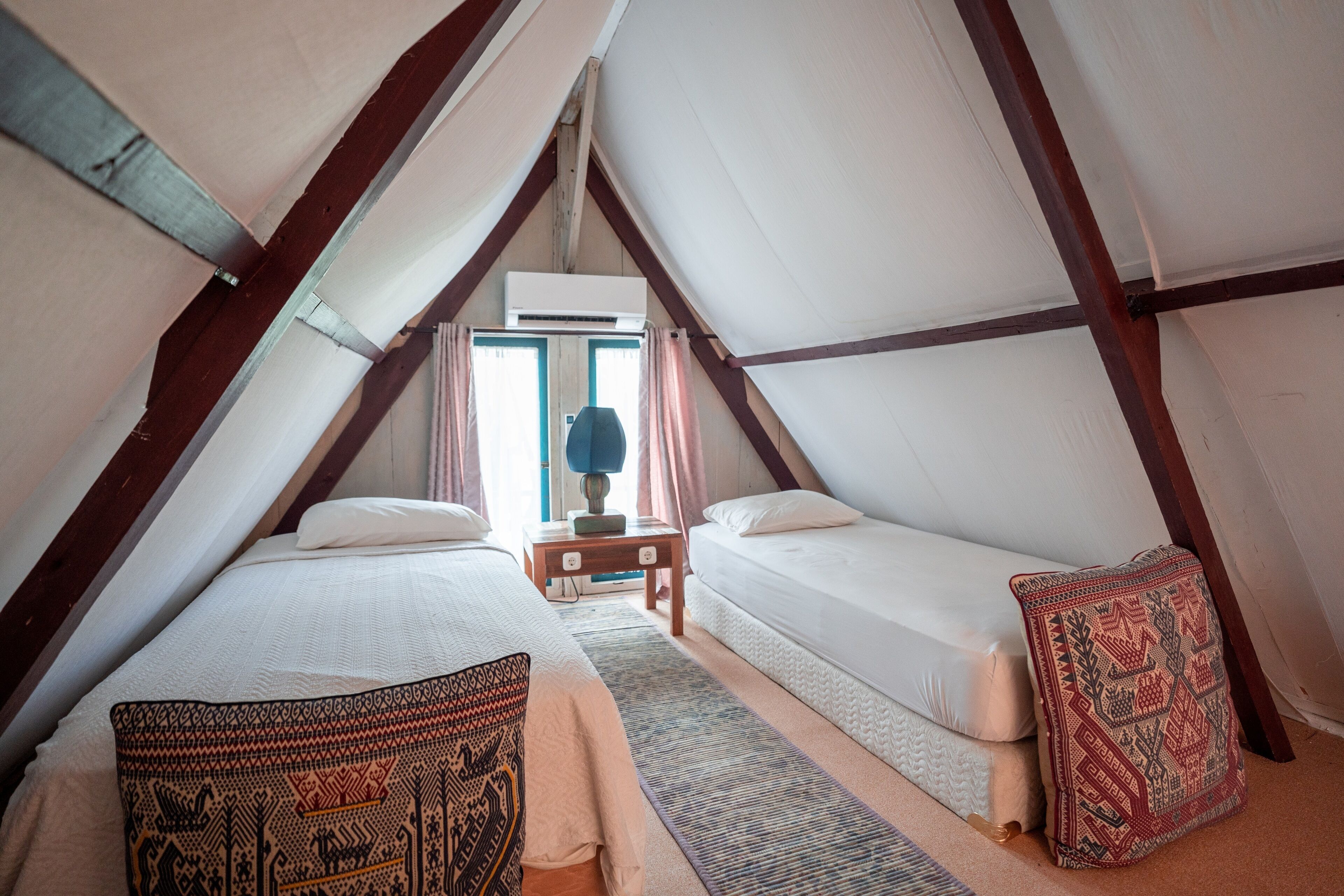 Room, 2 Bedrooms, Smoking | 2 bedrooms