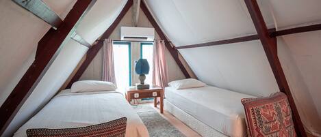 Room, 2 Bedrooms, Smoking | 2 bedrooms