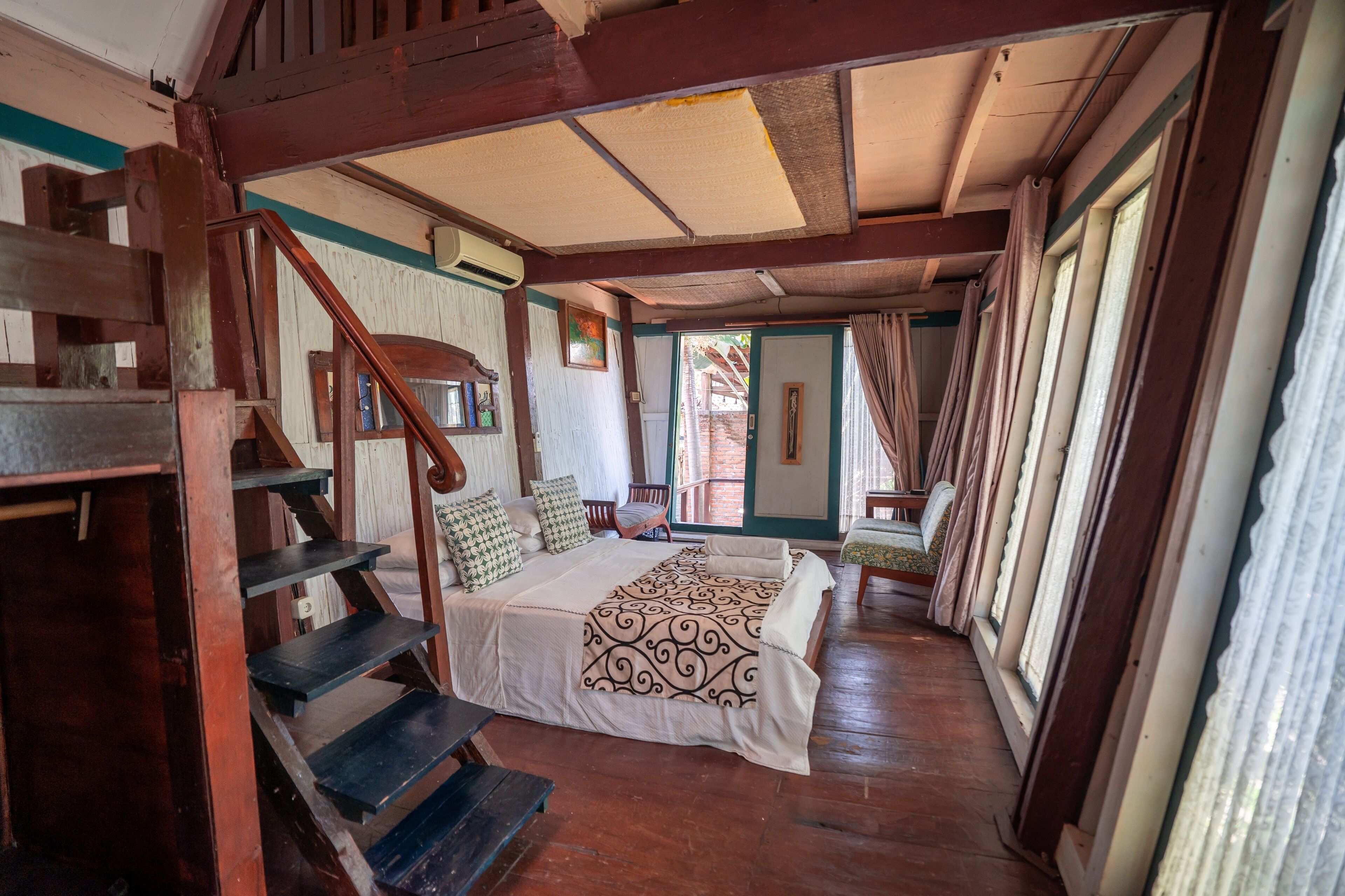 Room, 2 Bedrooms, Smoking | Living room