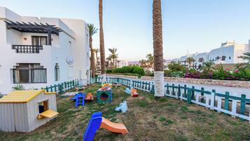 Children’s play area – outdoor