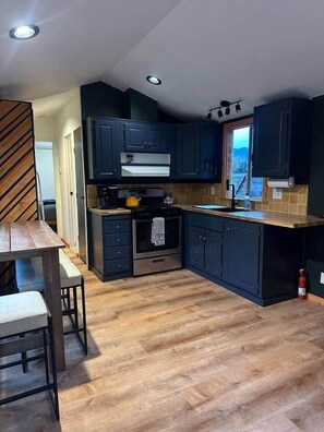 Geladeira, fogão, cooktop, torradeira