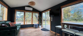 Cozy Tiny Home + Hot Tub | Oak trees, Trail & View