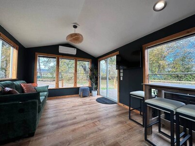 Cozy Tiny Home + Hot Tub | Oak trees, Trail & View