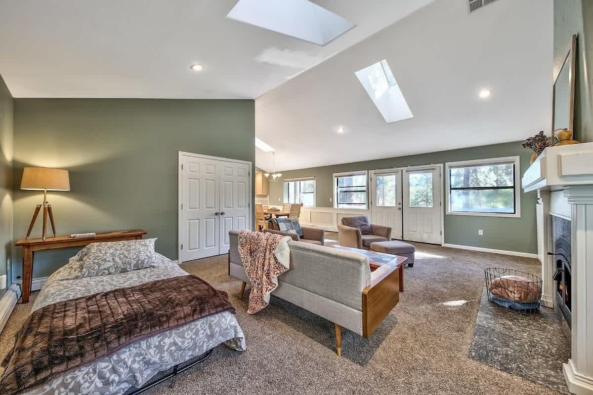 2 chambres, bureau, fer et planche à repasser, accès au Wi-Fi (inclus)