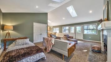 Bureau, fer et planche Ă repasser, Wi-Fi gratuit, draps fournis