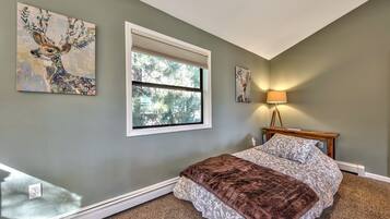 办公桌、熨斗/熨衣板、免费 WiFi、床单