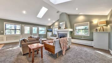 Téléviseur connecté, foyer, livres