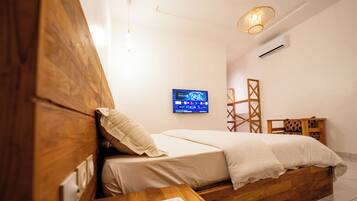 Standard Room | Desk, soundproofing, free WiFi, bed sheets