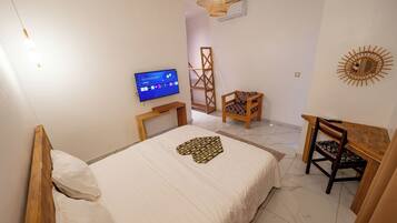 Habitación estándar | Escritorio, sistema de insonorización, wifi gratis y ropa de cama